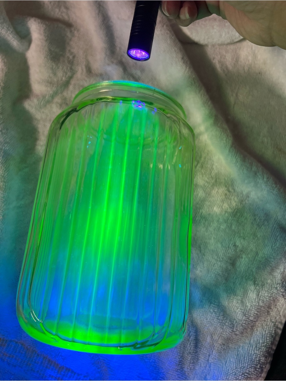 Depression Uranium GLASS Ribbed JAR